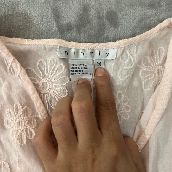 V- neck floral baby pink cap sleeve blouse - Picture 3 of 11